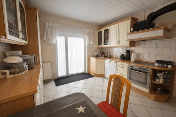 Immobilie in Delligsen - Charmantes 3-Familienhaus mit Renovierungsbedarf und viel Potenzial in ruhiger Hanglage in Coppengrave. - Bild 2