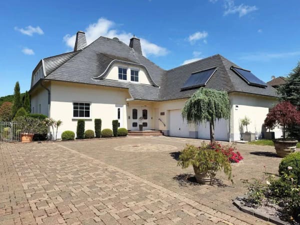 Immobilie in Irsch - Exklusive Villa mit stilvoller Gartenanlage - Bild 0
