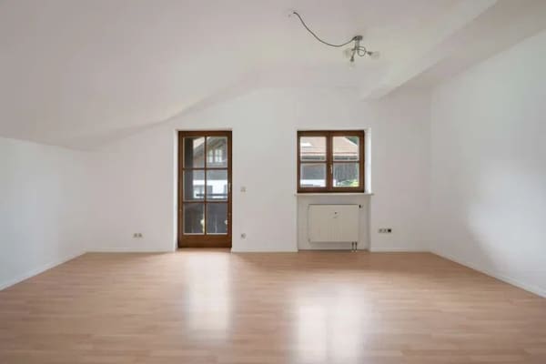 Immobilie in Schleching - Ruhe, Natur und Möglichkeiten: Große Dachgeschosswohnung mit großem Balkon in Schleching - Bild 3