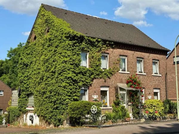 Immobilie in Niederzier - Für Handwerker & Macher: Haus, Werkstatt und 1.439 m² Grundstück – zum Gestalten - Bild 0