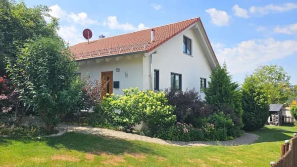 Immobilie in Herdwangen-Schönach - Neuwertiges Einfamilienhaus mit reichlich Platz, herrlichem Grundstück und schönem Weitblick - Bild 1