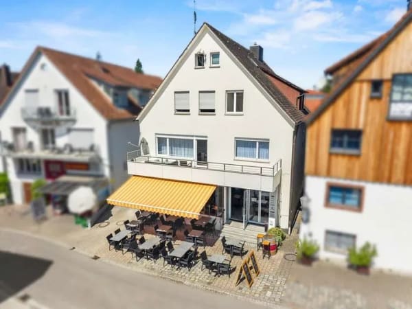 Immobilie in Hagnau am Bodensee - Viele Möglichkeiten - gepflegt und ansprechend
seenahes Wohn-und Geschäfshaus  - Bild 0