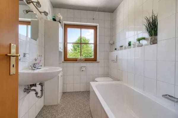 Immobilie in Stephanskirchen - Attraktive 2-Zimmer Wohnung (auch als stilles Gewerbe nutzbar) - Bild 4