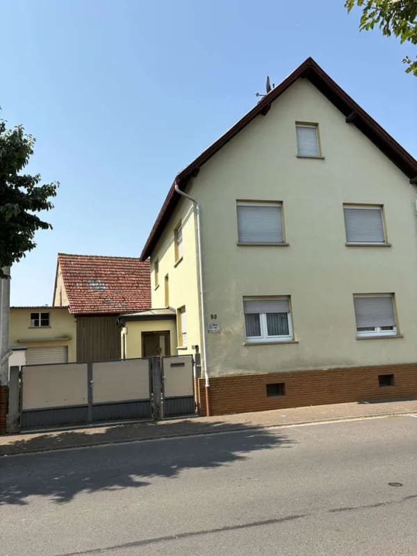 Immobilie in Florstadt - Einfamilienhaus mit Hof, Nebengebäude und großem Grundstück - OT Stammheim - Bild 0