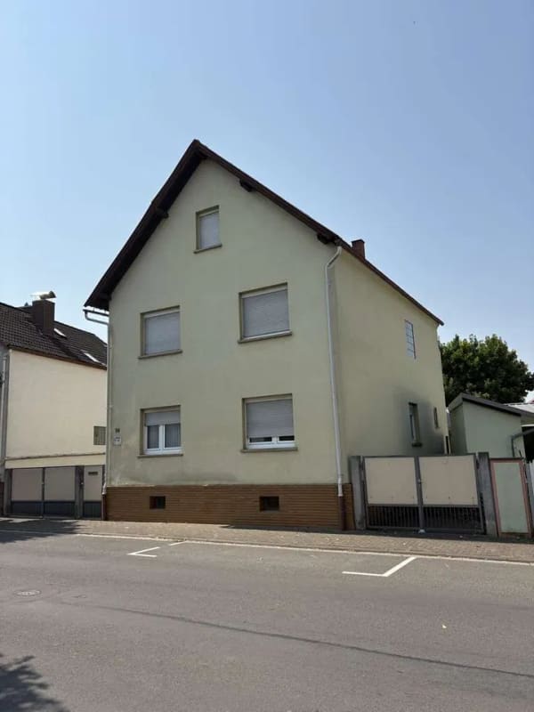 Immobilie in Florstadt - Einfamilienhaus mit Hof, Nebengebäude und großem Grundstück - OT Stammheim - Bild 1
