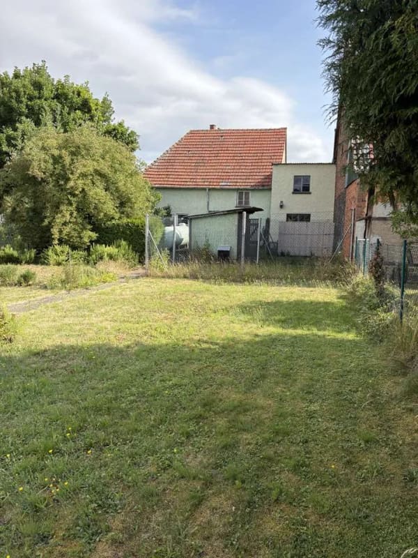 Immobilie in Florstadt - Einfamilienhaus mit Hof, Nebengebäude und großem Grundstück - OT Stammheim - Bild 3