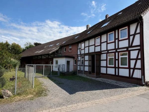 Immobilie in Moringen - *Moringen* Histor. Resthof mit 3 Wohneinheiten* Scheune* Stallungen* Ausbaureserven* - Bild 0
