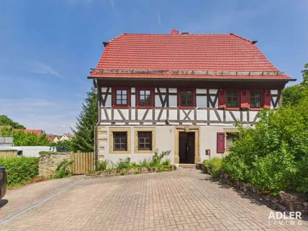 Immobilie in Knittlingen - Charmantes Fachwerkhaus mit Geschichte, 216 m² Wohnfläche und großem Garten - Bild 0