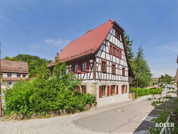 Immobilie in Knittlingen - Charmantes Fachwerkhaus mit Geschichte, 216 m² Wohnfläche und großem Garten - Bild 1