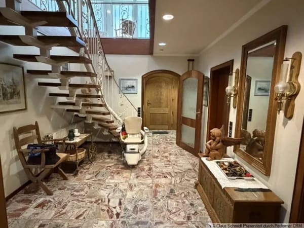 Immobilie in Oldenburg - Ein Haus – unzählige Möglichkeiten! Großzügiges Wohnen mit Entwicklungspotenzial in Oldenburg - Bild 1