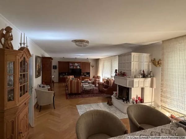 Immobilie in Oldenburg - Ein Haus – unzählige Möglichkeiten! Großzügiges Wohnen mit Entwicklungspotenzial in Oldenburg - Bild 3