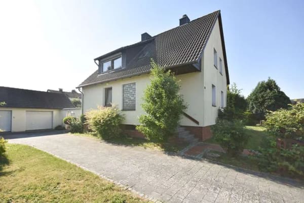 Immobilie in Vechelde - Gepflegtes Einfamilienhaus mit Wintergarten, Keller und Garage auf wunderschönem Grundstück! - Bild 0