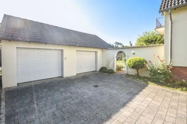 Immobilie in Vechelde - Gepflegtes Einfamilienhaus mit Wintergarten, Keller und Garage auf wunderschönem Grundstück! - Bild 1