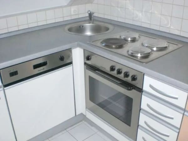 Immobilie in Wolfschlugen - 2-Zimmer-Dachgeschosswohnung mit EBK, Garage und Loggia - Bild 0