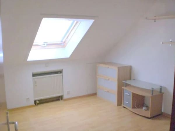 Immobilie in Wolfschlugen - 2-Zimmer-Dachgeschosswohnung mit EBK, Garage und Loggia - Bild 2
