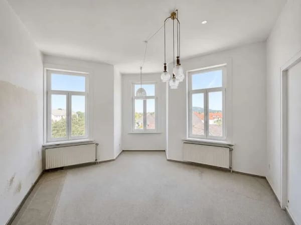 Immobilie in Gehrden - Charaktervolle Altbauwohnung mit hohen Decken, Erker und großem Gestaltungspotenzial in zentraler La - Bild 0