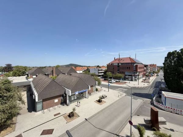 Immobilie in Gehrden - Charaktervolle Altbauwohnung mit hohen Decken, Erker und großem Gestaltungspotenzial in zentraler La - Bild 1