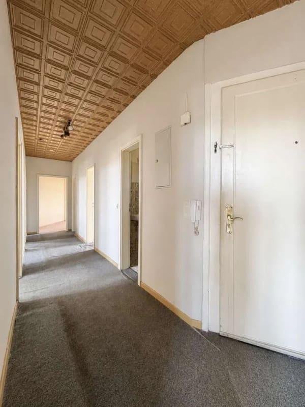 Immobilie in Gehrden - Charaktervolle Altbauwohnung mit hohen Decken, Erker und großem Gestaltungspotenzial in zentraler La - Bild 2