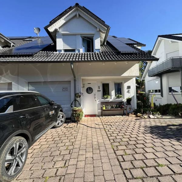 Immobilie in Großbettlingen - Energieeffizienzklasse A+! Kurzfristig frei! Modernes EFH m. Einliegerwohn. (DHH) in guter Wohnlage! - Bild 1
