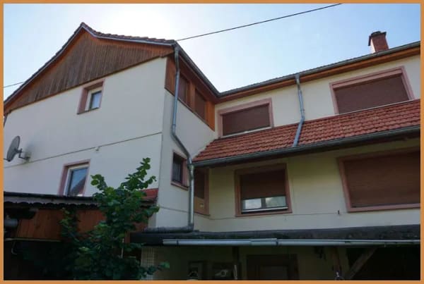 Immobilie in Zell am Harmersbach - Viel Platz, zahlreiche Möglichkeiten und eine attraktive Wohnlage – gepflegtes 4-Familienhaus ! - Bild 1