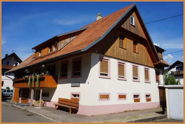 Immobilie in Zell am Harmersbach - Viel Platz, zahlreiche Möglichkeiten und eine attraktive Wohnlage – gepflegtes 4-Familienhaus ! - Bild 2