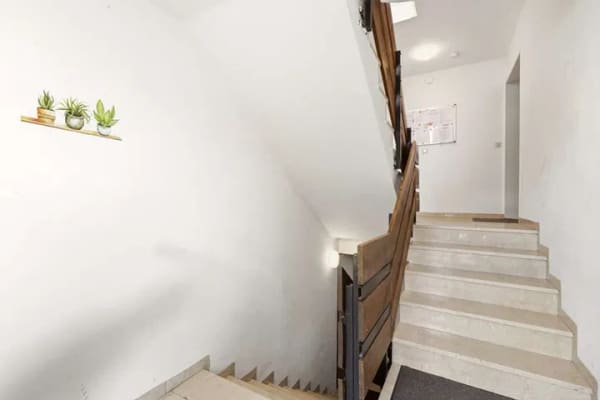 Immobilie in Gilching - Zentral gelegene 2-Zimmer-Dachgeschosswohnung mit Nordostbalkon in Gilching - Bild 1