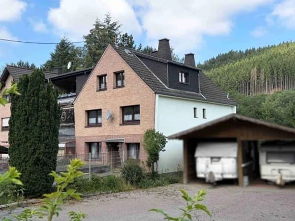 Immobilie in Hellenthal - Großzügiges Wohnhaus mit drei vollwertigen Wohnebenen (188 m²) und flexiblen Nutzungsmöglichkeiten - Bild 0
