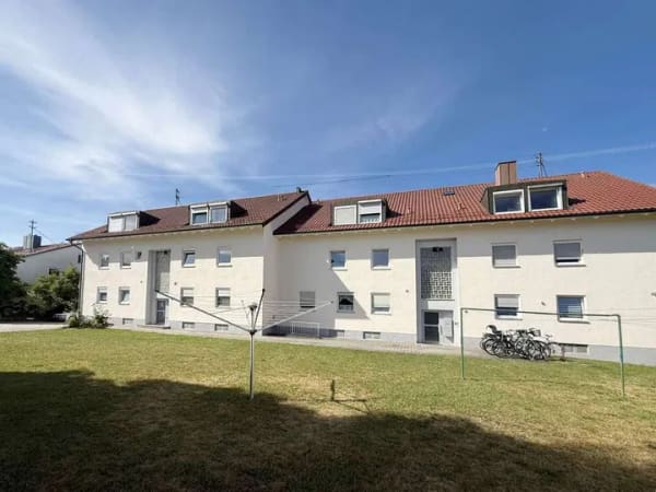 Immobilie in Karlsfeld - Renovierungsbedürftige, charmante 2 Zimmer-Dachgeschosswohnung in ruhiger Lage Karlsfeld - Bild 0