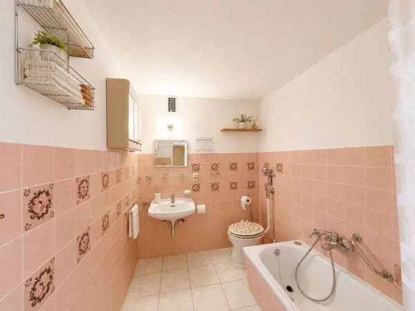 Immobilie in Karlsfeld - Renovierungsbedürftige, charmante 2 Zimmer-Dachgeschosswohnung in ruhiger Lage Karlsfeld - Bild 3
