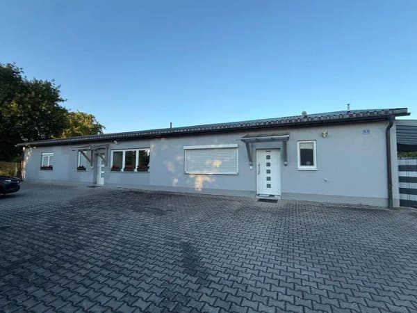 Immobilie in Grafenwöhr - Attraktives Wohngebäude mit zwei großzügigen Wohneinheiten in begehrter Wohnlage von Grafenwöhr - Bild 0