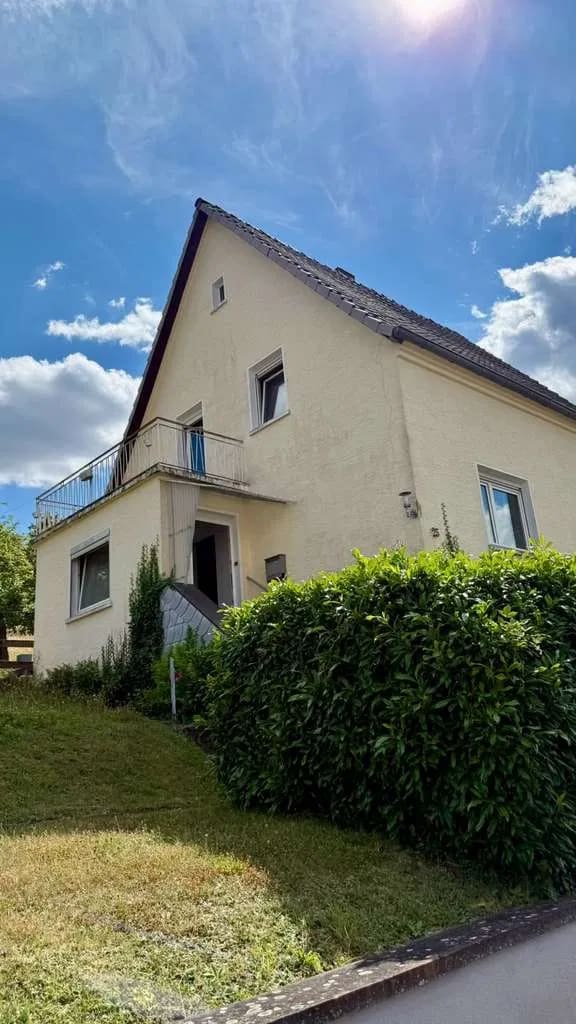 Immobilie in Rammelsbach - Freistehendes Wohnhaus mit Garage und schönem Grundstück - Bild 1