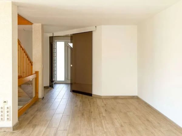 Immobilie in Windischleuba - Architektenhaus mit Garten | Bezugsfrei | Einliegerwohnung | Garagen | Stellplätze - Bild 3