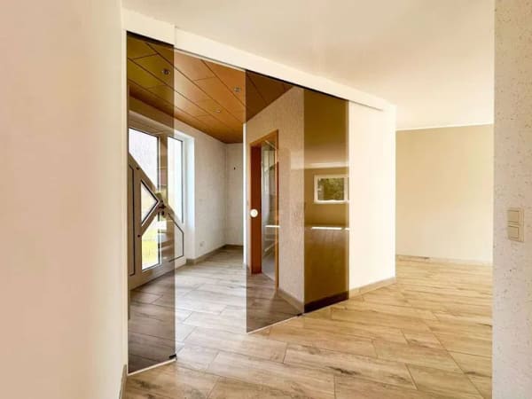 Immobilie in Windischleuba - Architektenhaus mit Garten | Bezugsfrei | Einliegerwohnung | Garagen | Stellplätze - Bild 4