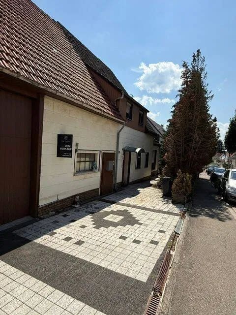 Immobilie in Erkenbrechtsweiler - Platz für Ideen - Einfamilienhaus mit Scheune, Garage und viel Potenzial - Bild 2