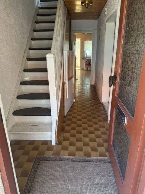 Immobilie in Erkenbrechtsweiler - Platz für Ideen - Einfamilienhaus mit Scheune, Garage und viel Potenzial - Bild 3