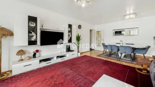 Immobilie in Oberhausen - Großzügige Dachgeschosswohnung mit zwei Balkonen und Aufzug - Bild 2