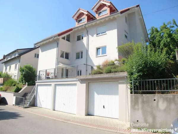 Immobilie in Schriesheim - Sehr gepflegtes 4-Familienhaus mit drei Garagen und sonnigem Garten - Bild 0