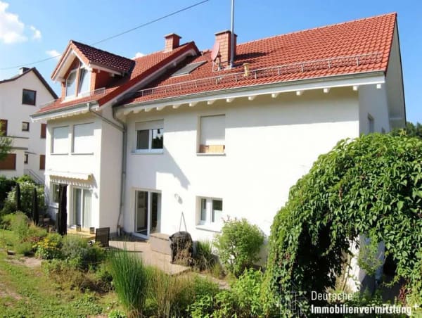 Immobilie in Schriesheim - Sehr gepflegtes 4-Familienhaus mit drei Garagen und sonnigem Garten - Bild 1