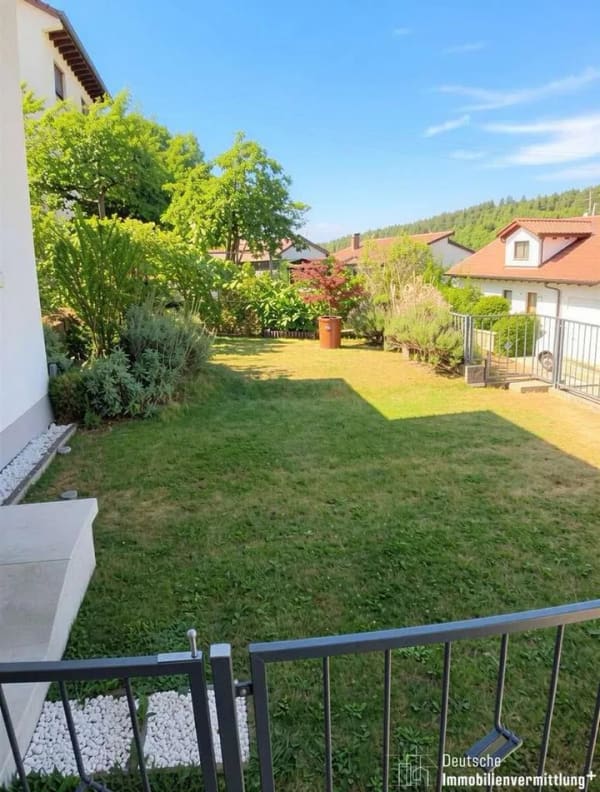 Immobilie in Schriesheim - Sehr gepflegtes 4-Familienhaus mit drei Garagen und sonnigem Garten - Bild 2