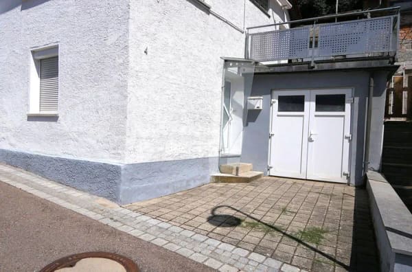 Immobilie in Lauterstein - Sanierungsbedürftiges 1-2-FH mit Garage, Garten und großem Entwicklungspotenzial in ruhiger Lage - Bild 3