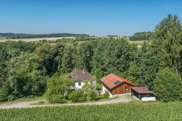 Immobilie in Neuburg am Inn - 2 Einfamilienhäuser in absoluter Alleinlage
mit großem Grundstück,
nicht einsehbar von der Straße - Bild 0