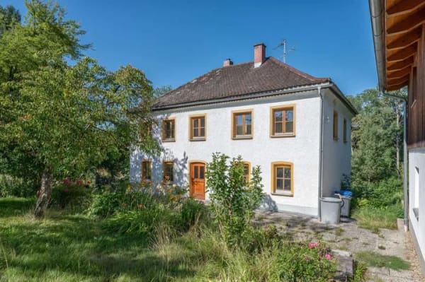 Immobilie in Neuburg am Inn - 2 Einfamilienhäuser in absoluter Alleinlage
mit großem Grundstück,
nicht einsehbar von der Straße - Bild 3