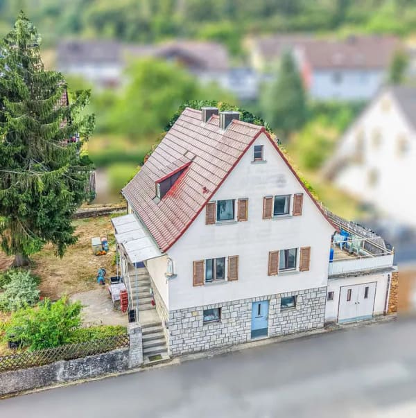 Immobilie in Greußenheim - Charmantes Einfamilienhaus mit großem Grundstück, Bj. 1955 – Ideal für Familien mit Kindern! - Bild 0