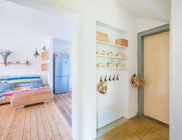 Immobilie in Greußenheim - Charmantes Einfamilienhaus mit großem Grundstück, Bj. 1955 – Ideal für Familien mit Kindern! - Bild 2