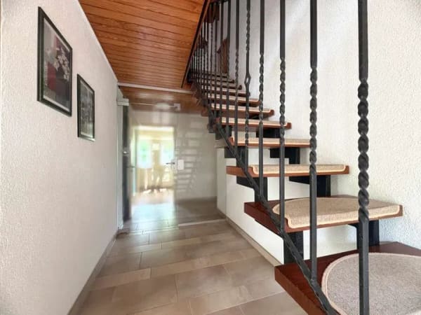 Immobilie in Nattheim - Ein Zuhause! 
Großzügiges Wohnhaus mit zwei separaten Wohnungen, Doppelgarage und Garten in Fleinhe - Bild 1