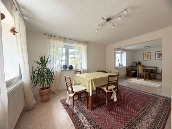 Immobilie in Nattheim - Ein Zuhause! 
Großzügiges Wohnhaus mit zwei separaten Wohnungen, Doppelgarage und Garten in Fleinhe - Bild 2