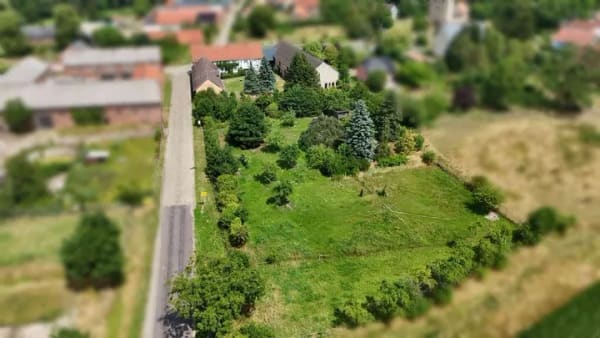Immobilie in Kalbe (Milde) - Charmantes Wohnensemble – Doppelhaushälfte mit idyllischem 3-Seitenhof - Bild 4