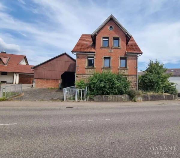 Immobilie in Maulbronn - Charakterhaus mit Scheune und großem Grundstück - Raum für Ihre Wohnideen - Bild 1