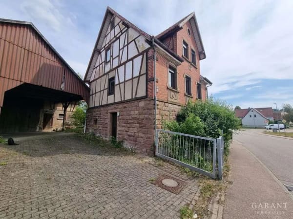 Immobilie in Maulbronn - Charakterhaus mit Scheune und großem Grundstück - Raum für Ihre Wohnideen - Bild 2
