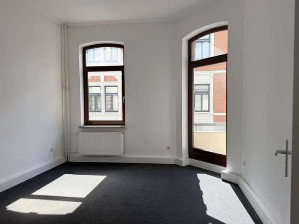 Immobilie in Neumünster - Charmante 6-Zimmer-Altbauwohnung mit 4 Tiefgaragenstellplätzen in zentraler Innenstadtlage von Neumü - Bild 2